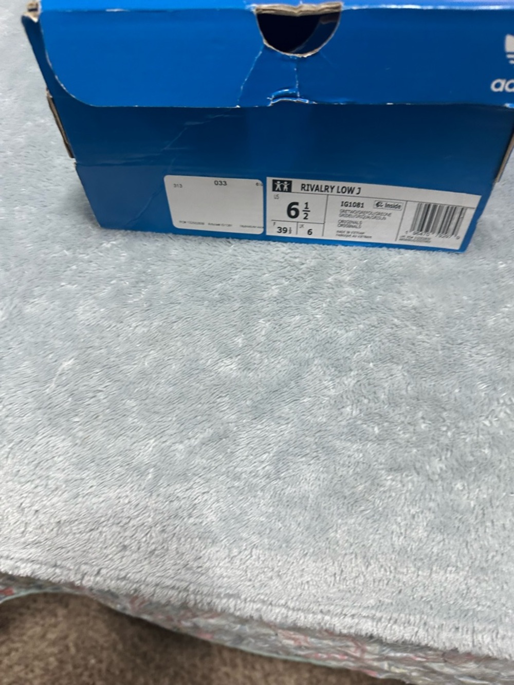 CLOSET CLOSING Adidas Rivalry Big Kid (Grade School) Sneakers